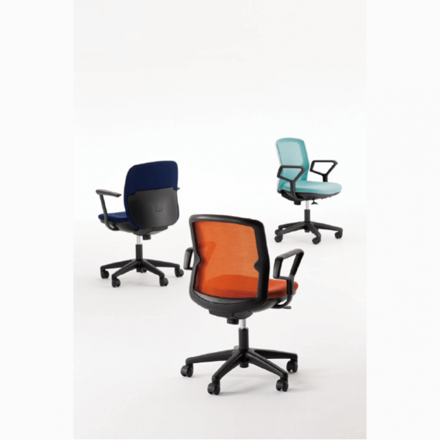 ANYZA UCHIDA CHAIR（エニーザ）