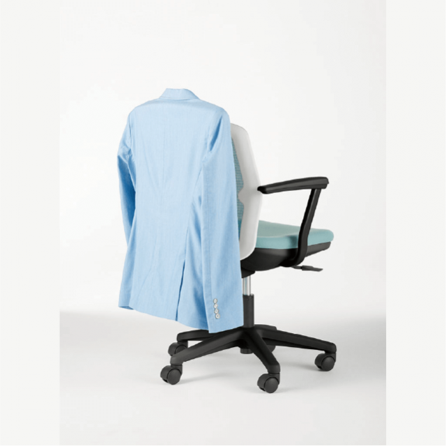 ANYZA UCHIDA CHAIR（エニーザ）