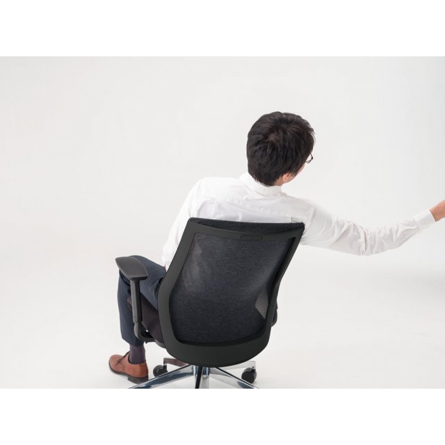 UCHIDA SELLEZZA CHAIR